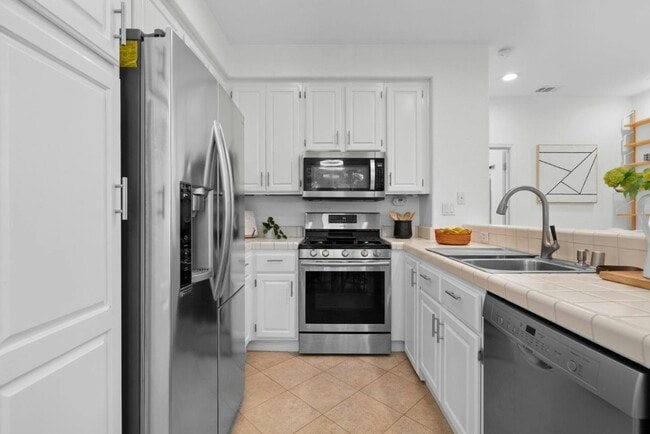 Building Photo - 445 Milan Dr