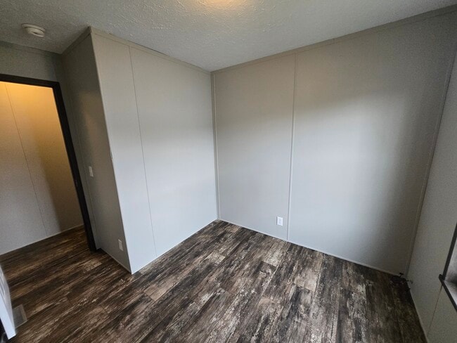 Building Photo - 6001 E Maple