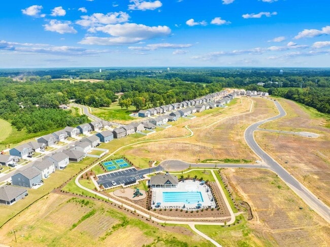 Building Photo - 1362 Secrest Cmns Dr