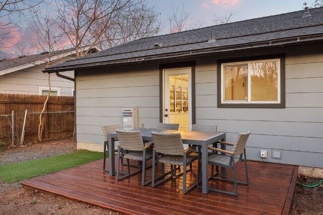 Building Photo - 6904 Cherry Meadow Dr