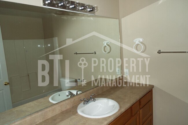 Building Photo - Perfect 3 Bedroom Home