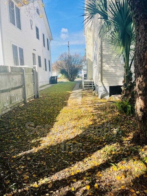 Building Photo - 3215 Nashville Ave