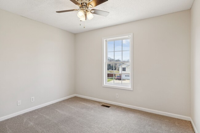 Building Photo - 1307 Bluebonnet Dr