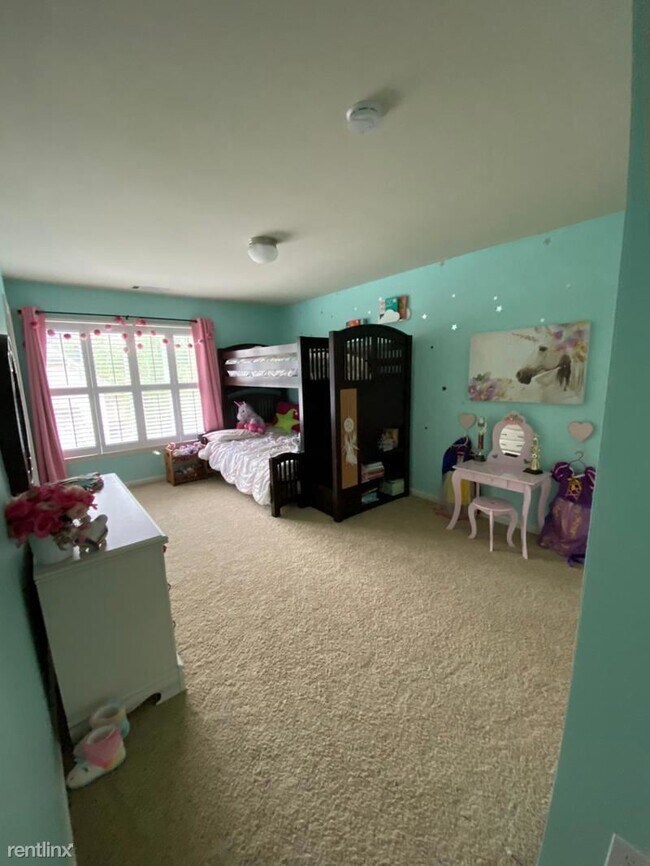 Building Photo - 6 br, 4.5 bath House - 4067 Andover Circle...