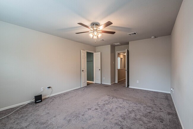 Building Photo - 165 Camelot Pl Ct