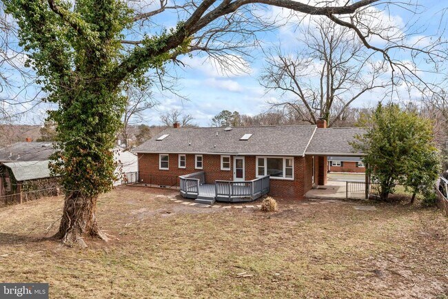 Building Photo - 4502 Henderson Rd