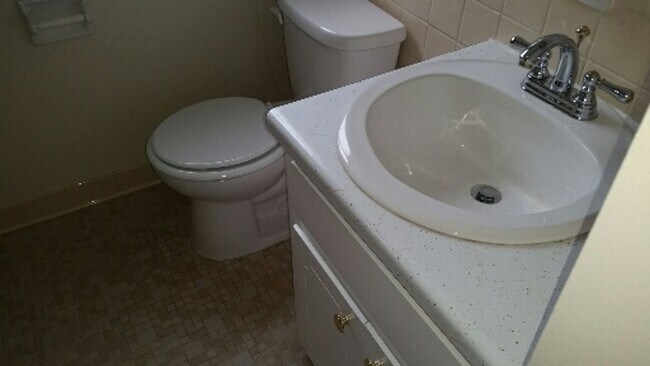 Building Photo - 4325 Bayberry Dr