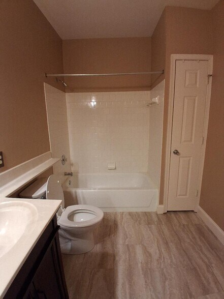 Building Photo - 8927 Groffs Mill Dr