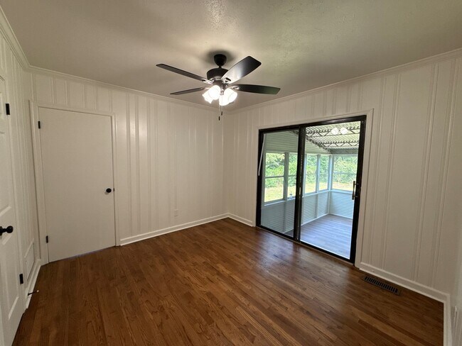 Building Photo - 622 Cardinal Dr