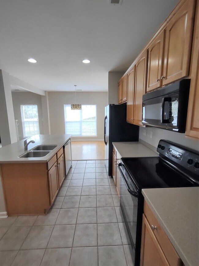 Building Photo - Beautiful Home located in the McCoy Crossing Community!