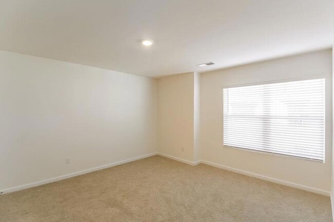 Building Photo - 520 Whitman Ln