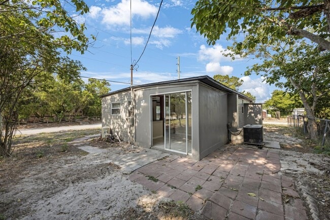 Building Photo - $1600 House on Corner Lot Ready by June 1,...