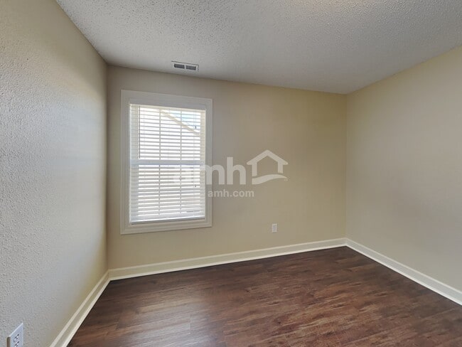 Building Photo - 9734 Lomax Dr