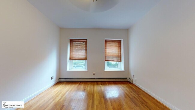 Building Photo - 578 Henry St