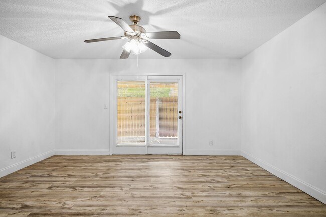 Building Photo - 2729 Hurstview Dr