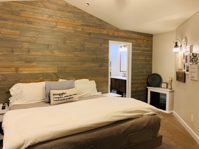 Building Photo - Spacious 4-Bed + Loft, 2.5-Bath Home with Stunning Mountain Views