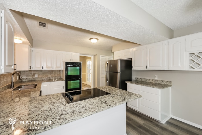 Building Photo - 1009 Woodridge Dr