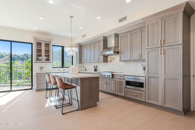 Building Photo - 252 Capri Dr