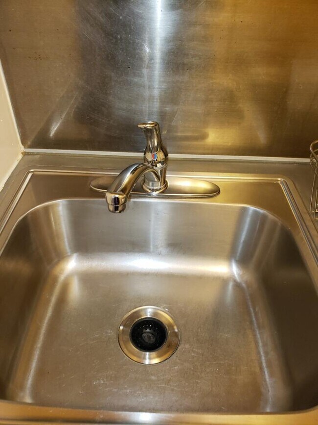 Building Photo - 922 24th St NW