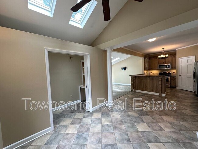 Building Photo - 204 Woodside Ave