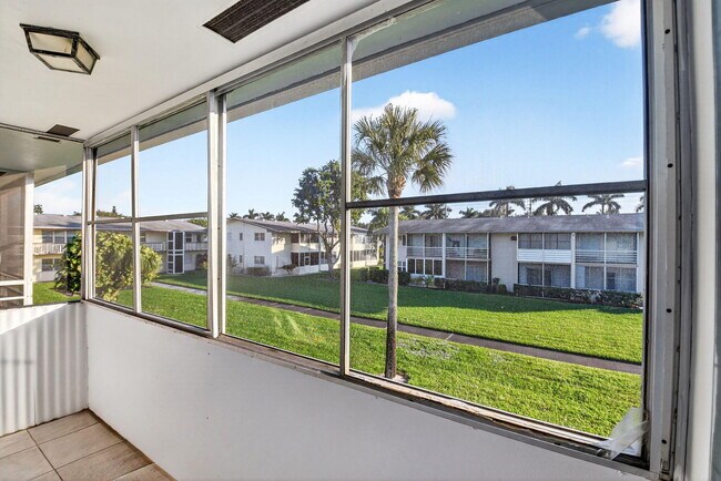 Building Photo - 46 Waltham B