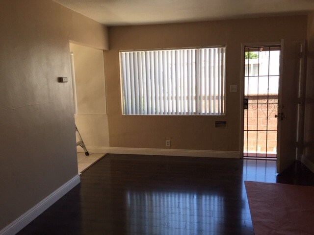 Living Room - 1103 W 89th St