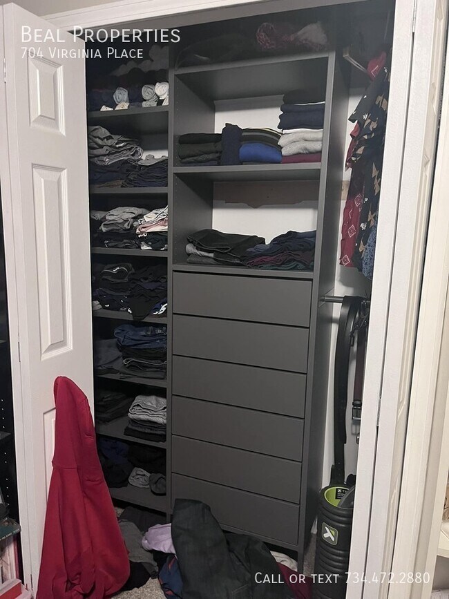 Building Photo - 704 Virginia Pl