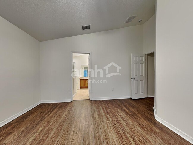 Building Photo - 197 Thornbury Dr