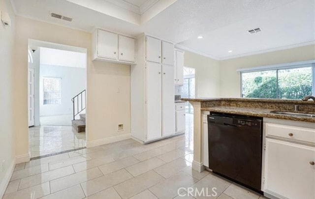 Building Photo - 6011 E Queens Dr