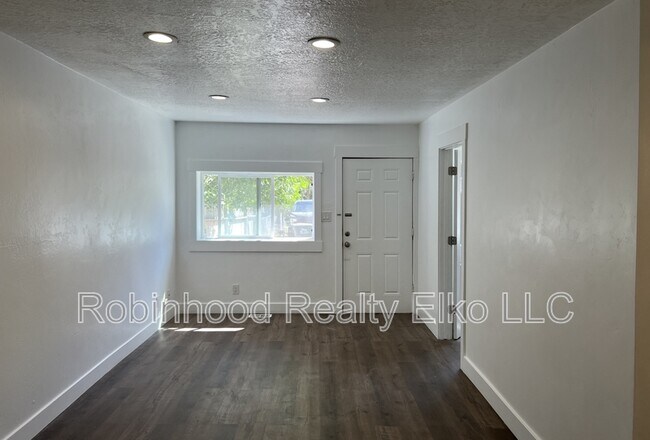 Building Photo - 540 9th St