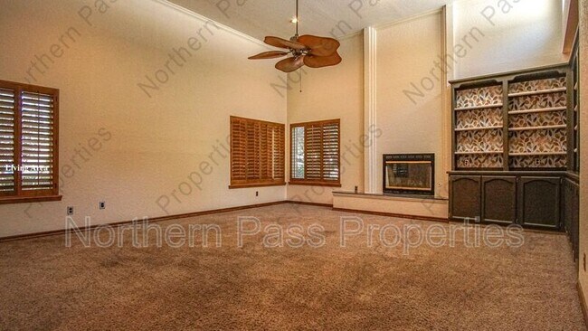 Building Photo - 612 Willow Glen Dr