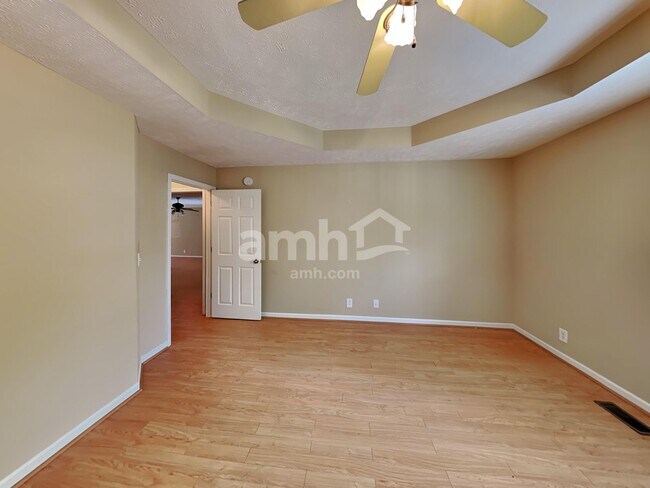 Building Photo - 2418 Taylor Close