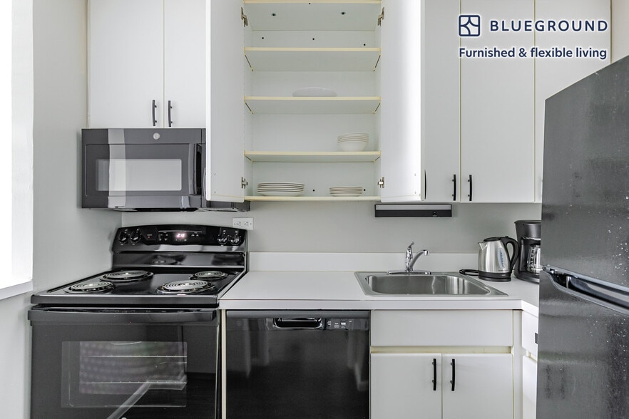 Building Photo - 3450 N Lake Shore Dr