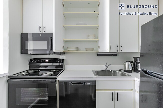 Building Photo - 3450 N Lake Shore Dr