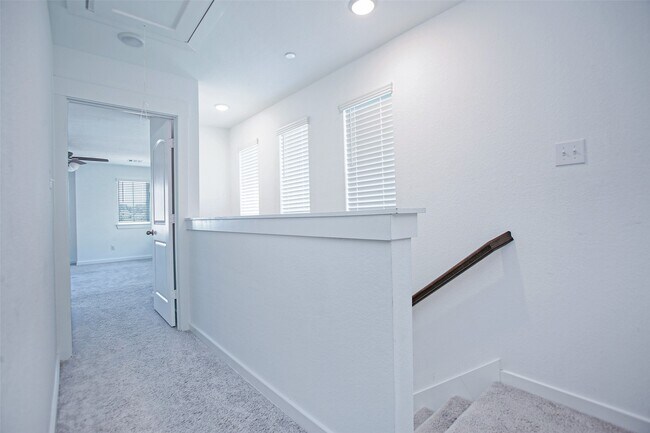 Building Photo - 2234 Memory Oaks Dr