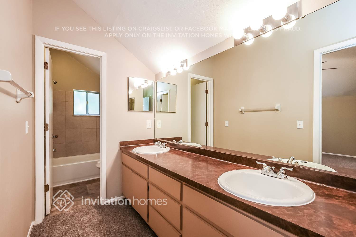 Building Photo - 1074 Windsong Cir