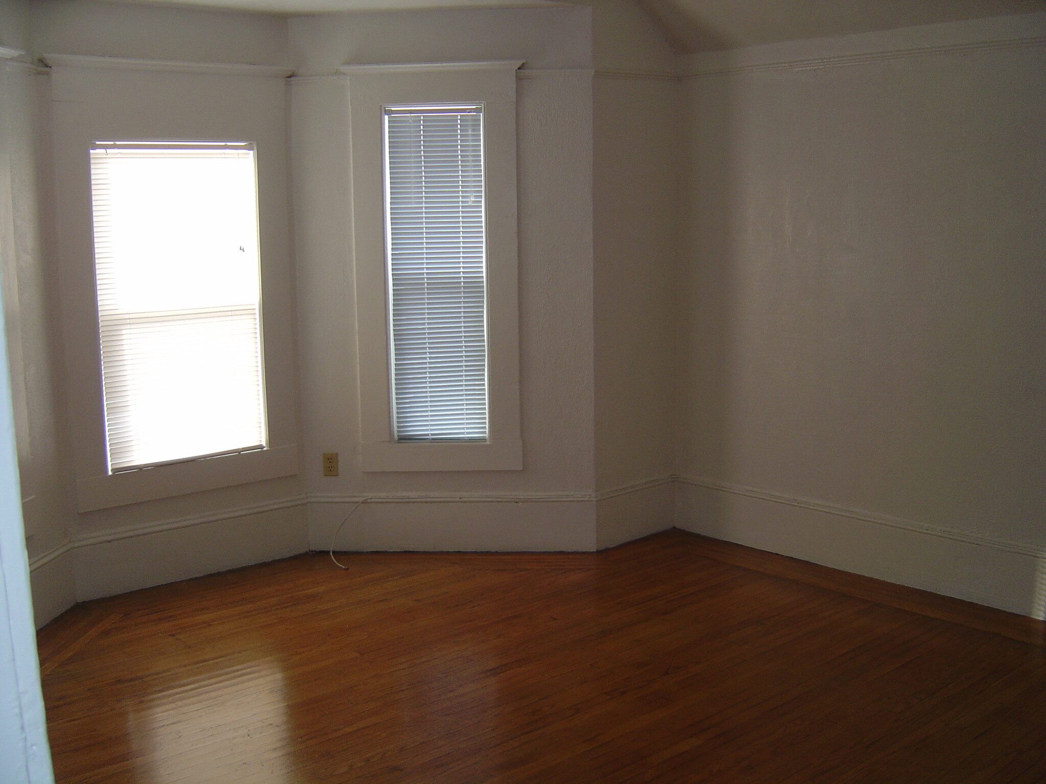 Building Photo - 1096 Aileen St