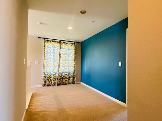 Building Photo - $2,550 Ashlan & Leonard, Beautiful 3 Bedro...