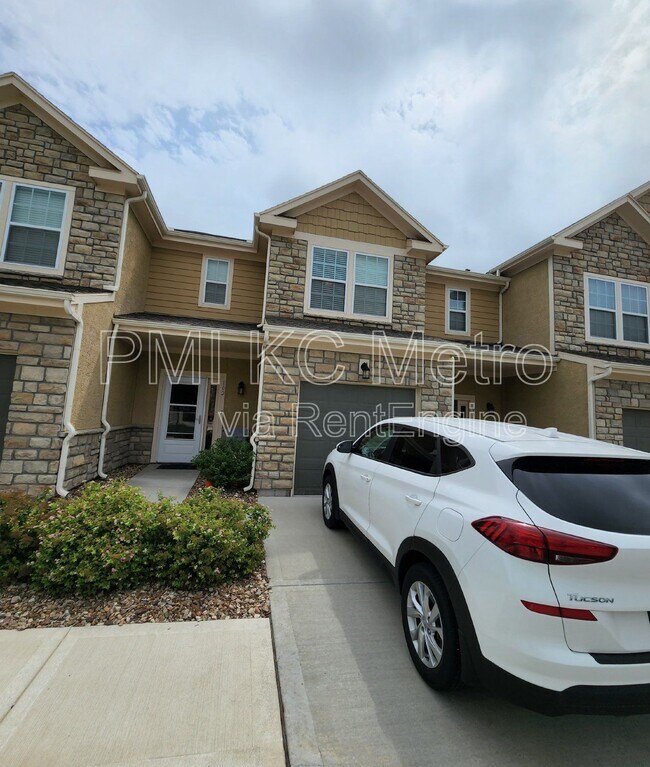 Building Photo - 16069 Fontana St