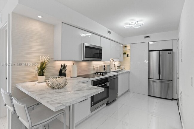 Building Photo - 6770 Indian Creek Dr