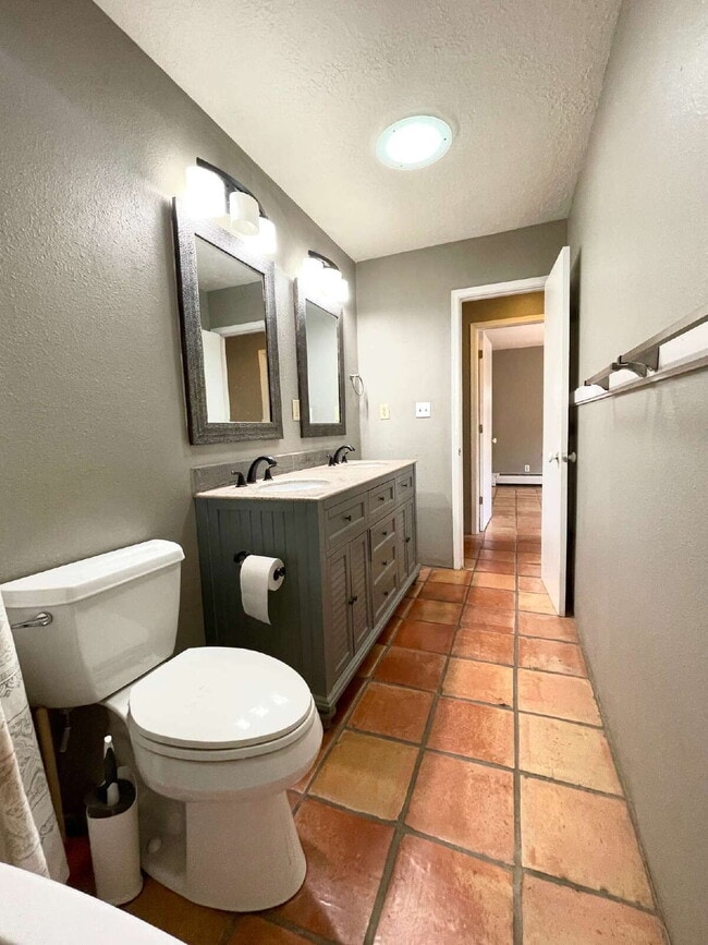 Building Photo - Nob Hill! 2bd/1ba/1CG Gorgeous!