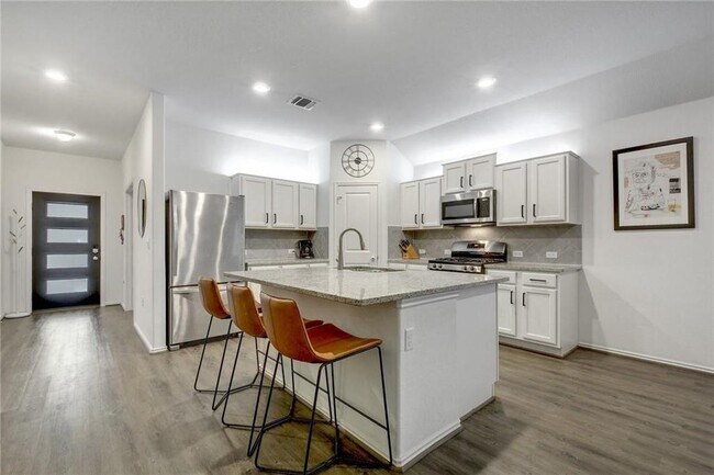 Building Photo - 15400 Summer Ray Dr