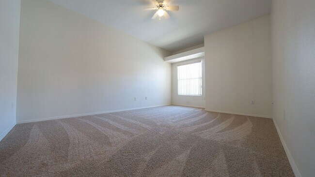 Building Photo - 2 Bedroom 2 Bath Condo with 1 Car Garage