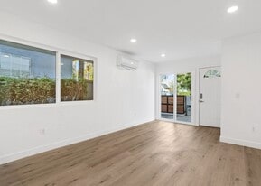 Building Photo - 1025 Pleasantview Ave