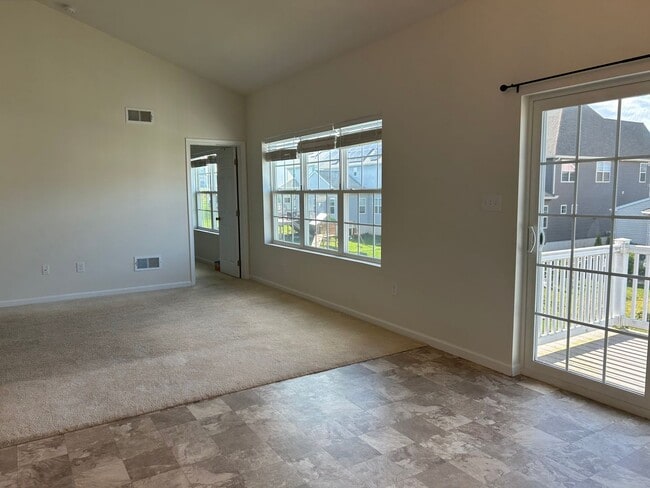 Building Photo - Stunning 4 bedroom 2.5 Bathroom Home in Ma...
