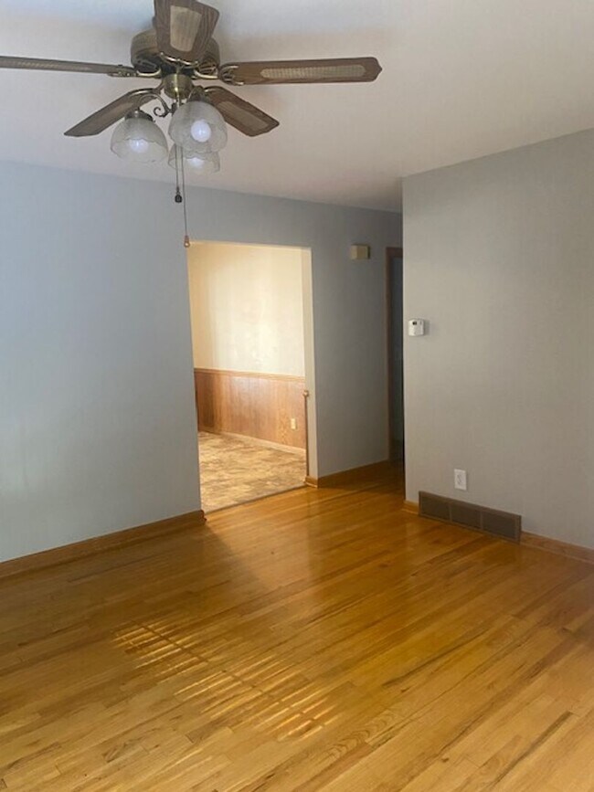 Building Photo - Ranch home with two car garage located on over 1/2 acre