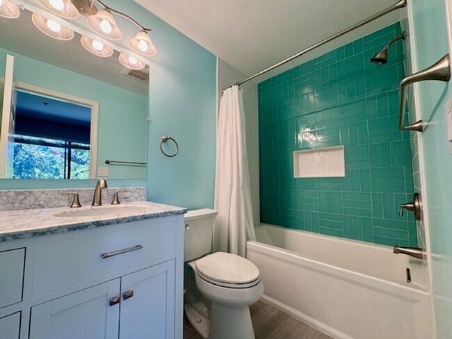 Building Photo - Wonderful 2 story condo in Ashford Ct-Deta...