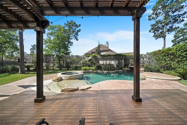 Building Photo - 25207 Hideaway Run Dr