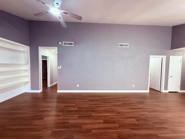 Building Photo - 12314 Thompkins Dr