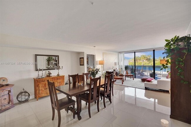 Building Photo - 20515 E Country Club Dr